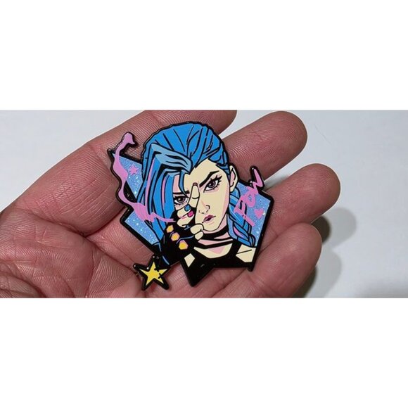 Jinx Enamel Pin – Arcane x League of Legends Pop Art Pew Pew Style - Picture 2 of 4